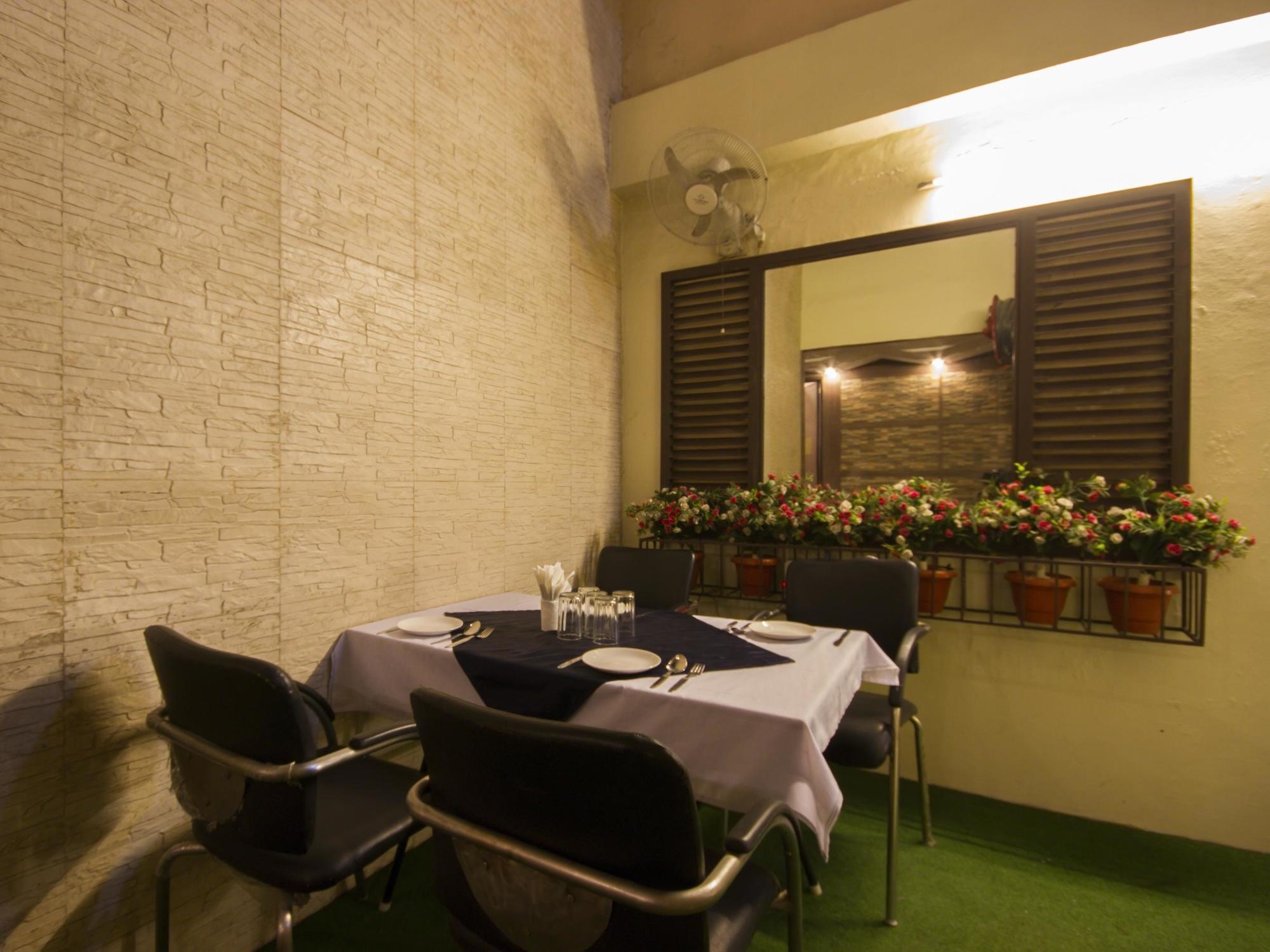 Hotel Sunstar Heights Delhi  Exteriör bild