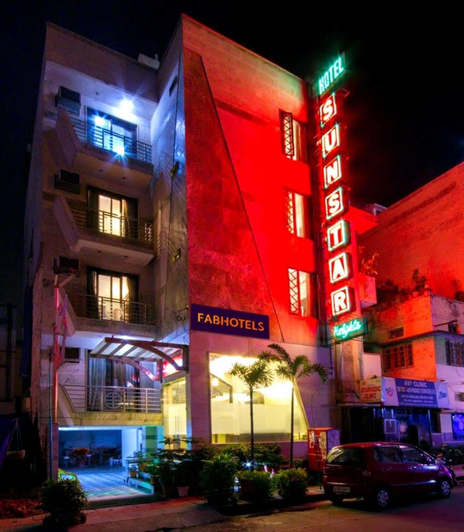 Hotel Sunstar Heights Delhi  Exteriör bild